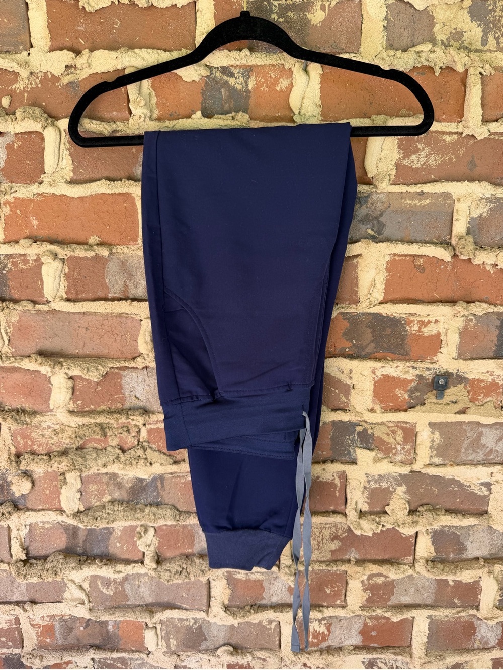 FIGS Women’s Navy Zamora High-Rise Jogger Scrub Pant